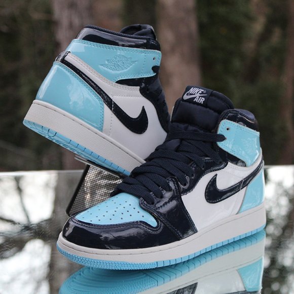 Air Jordan 1 High OG UNC Patent Women’s Size 7 - Picture 2 of 15